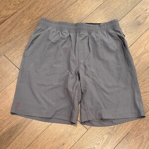 Rhône Men's Gray Shorts Medium
